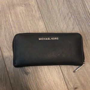Michael Kors clutch/wallet